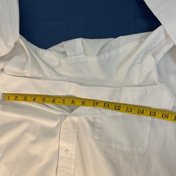 IZOD Men’s Solid Button Down Dress Shirt Color White Size Large 16.5 32/33 - Picture 7 of 8